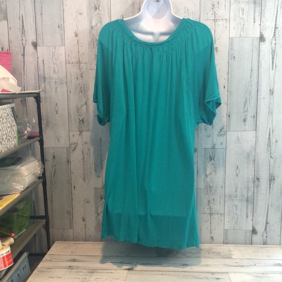 Motto Green V-Neck Top 1X - Picture 2 of 7